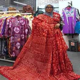 Cotton Batik Saree – 12 Hands with Extra Blouse Piece