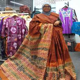 Cotton Batik Saree – 12 Hands with Extra Blouse Piece