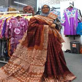 Cotton Batik Saree – 12 Hands with Extra Blouse Piece