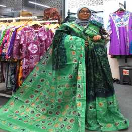 Cotton Batik Saree – 12 Hands with Extra Blouse Piece