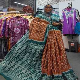 Cotton Batik Saree – 12 Hands with Extra Blouse Piece